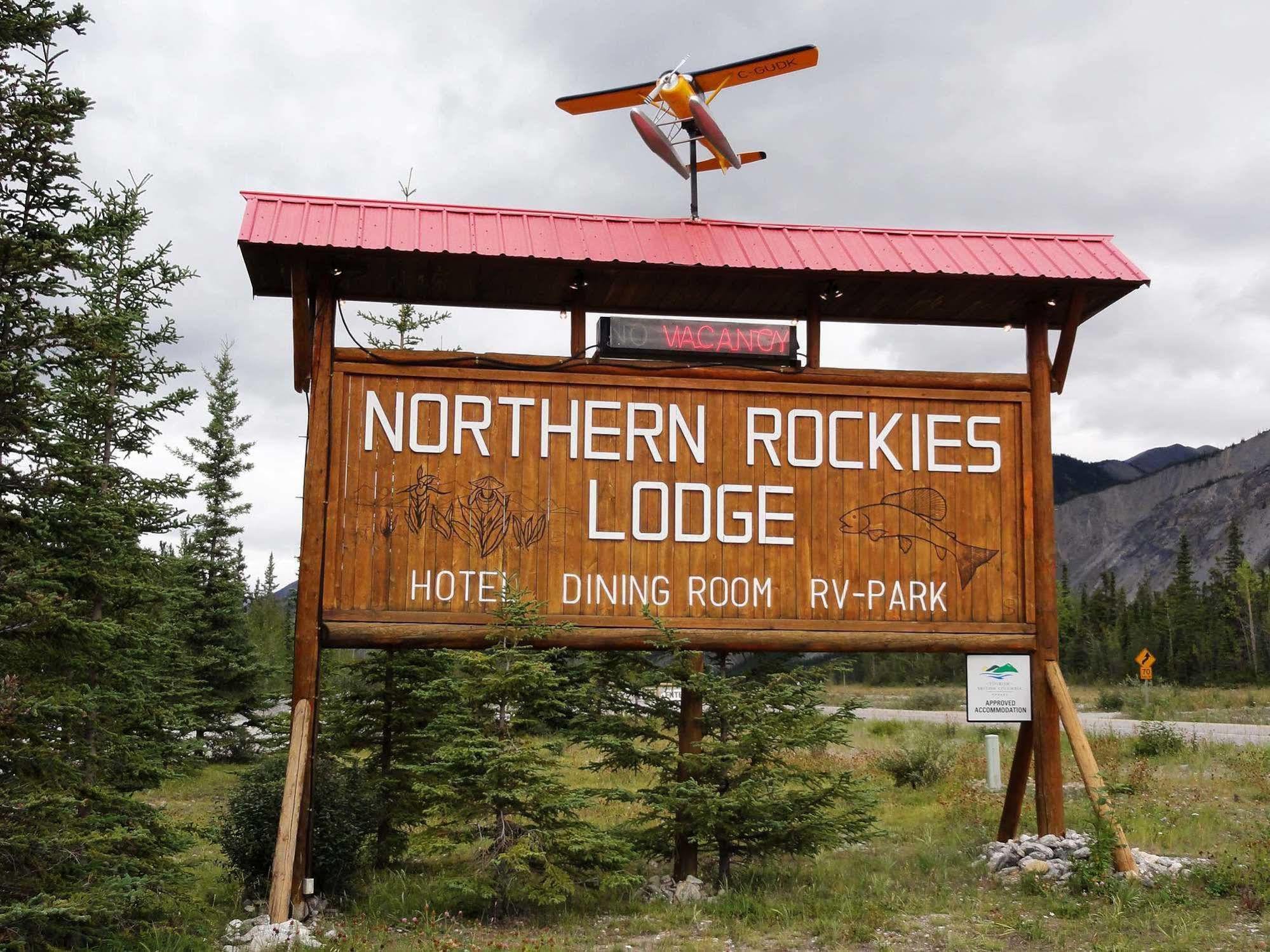 Northern Rockies Lodge Muncho Lake Exterior photo